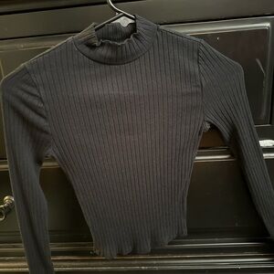 long sleeve black perfect undershirt !